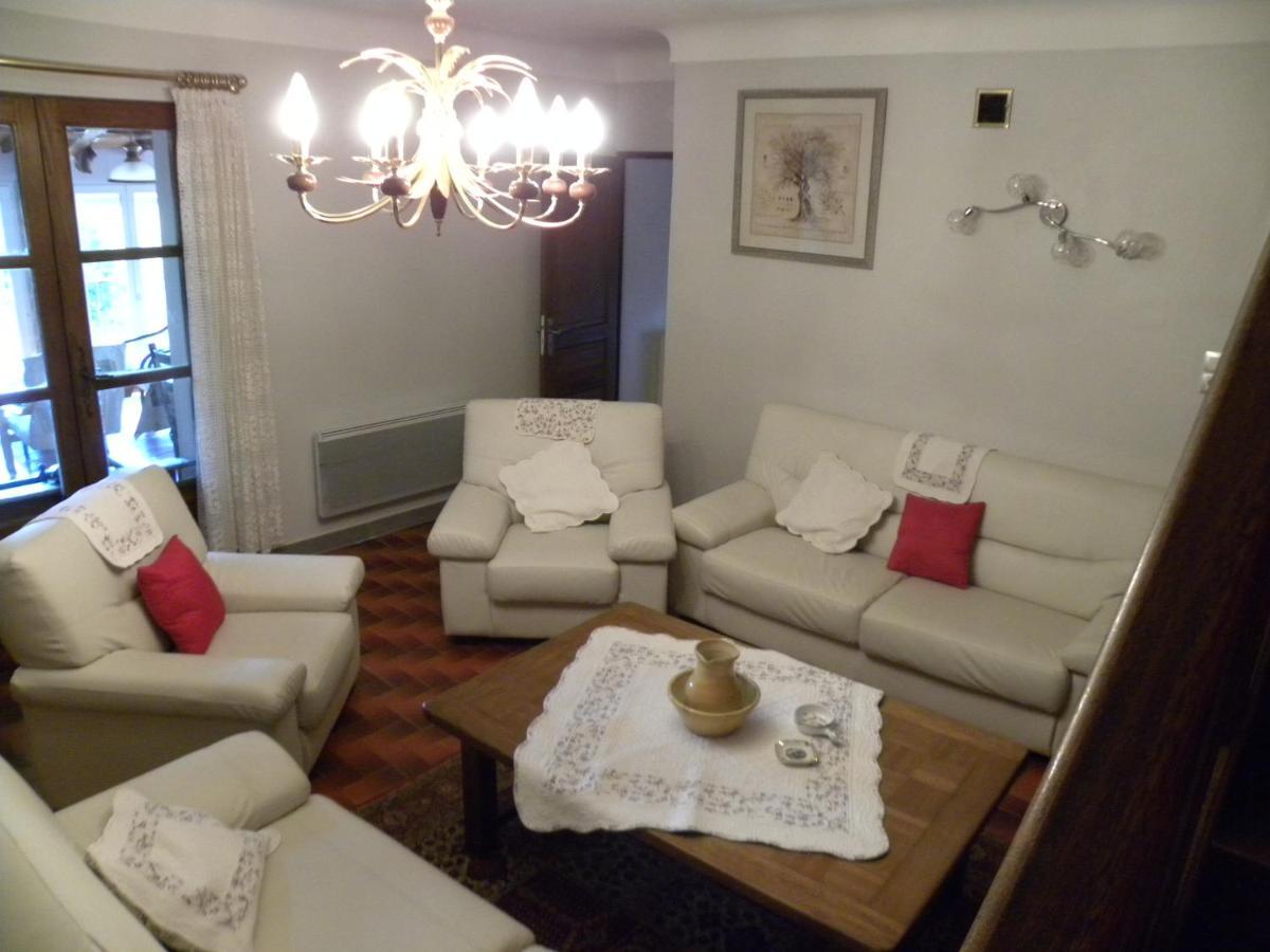 Les Vallons Holiday Home Lioux Extérieur photo