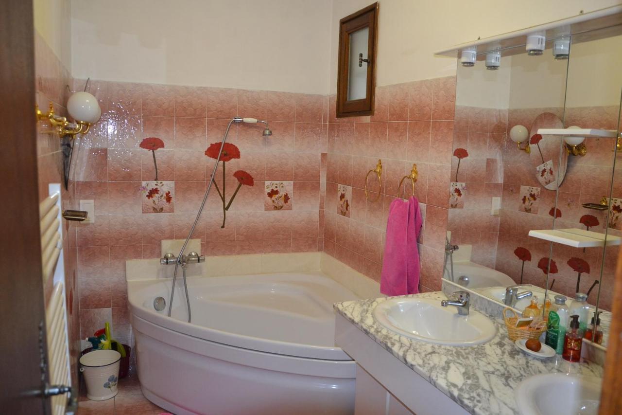 Les Vallons Holiday Home Lioux Extérieur photo